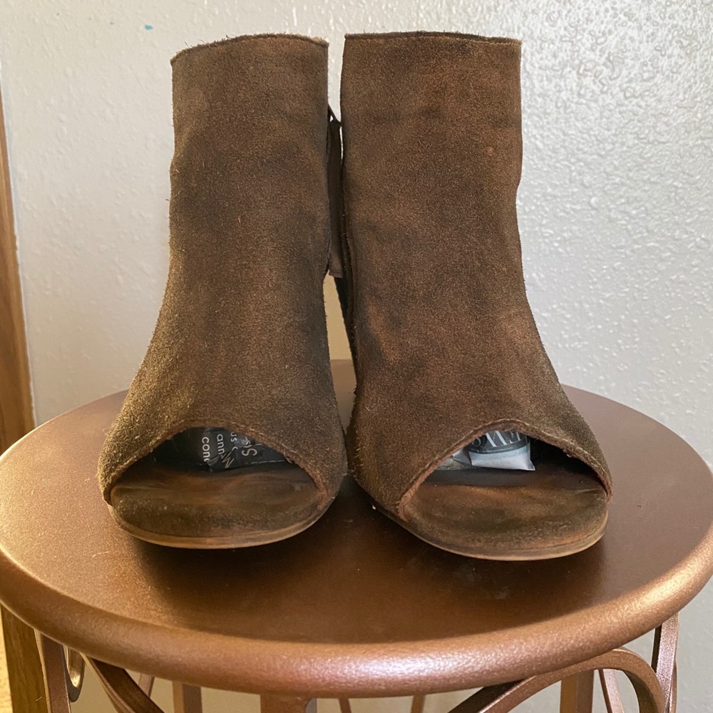 Classy Wedges! - Picture 3 of 4